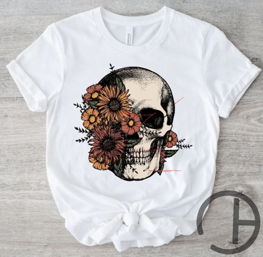 Camiseta con calavera floral