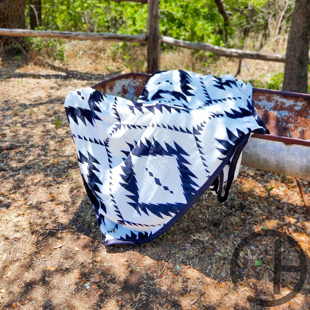 Diamond Wb Oversized Aztec Throw Blanket