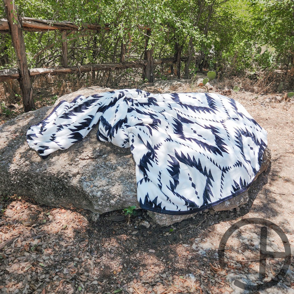 Diamond Wb Oversized Aztec Throw Blanket